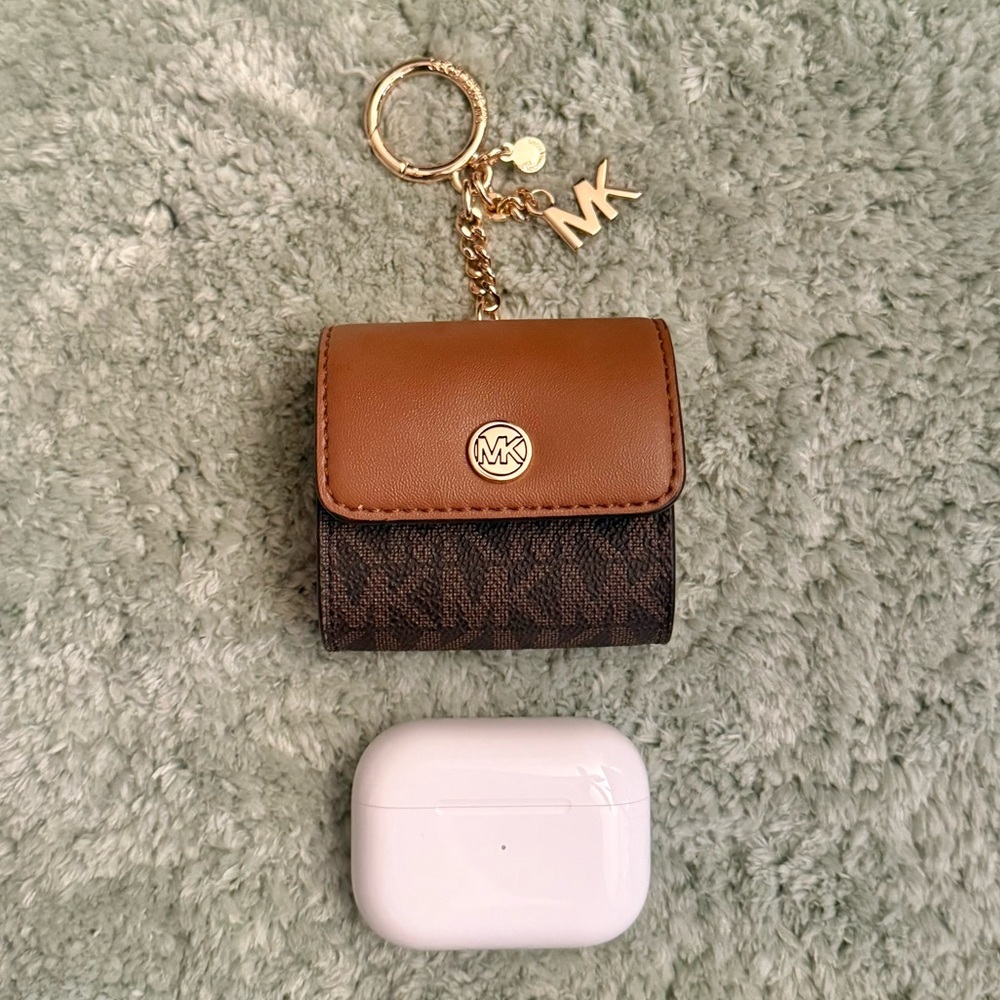 ⭐️NEW⭐️ NWOT MICHAEL KORS Apple AirPod Pro Case